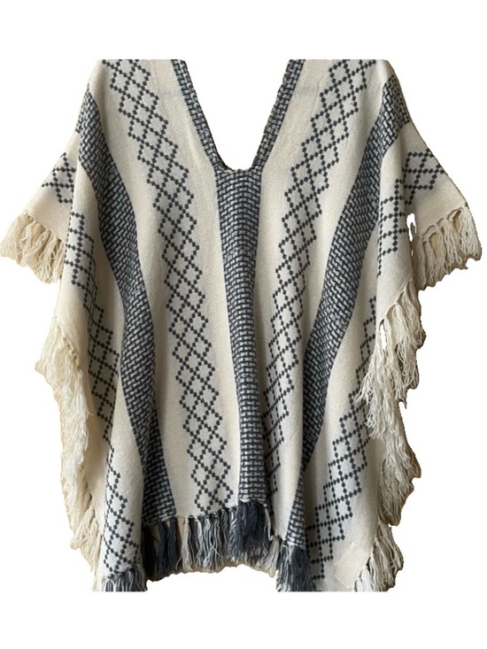 Free People Sweaters - 🌸🦩💕 HP🦩🌸💕Free People Gray and Cream Chunky Knit Poncho🌸💕🦩🦩